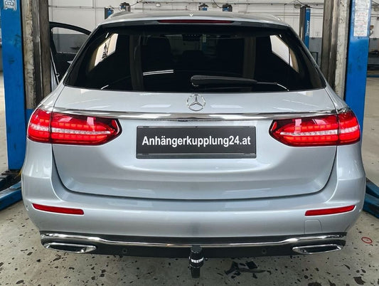 Nachrüstung einer abnehmbaren Westfalia-Anhängerkupplung an Ihrem Mercedes-Benz E-Klasse T-Modell