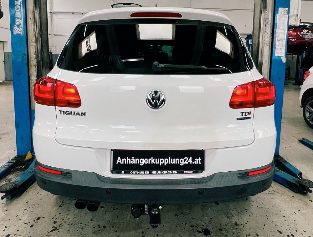 Nachrüstung einer starren AUTO-HAK Anhängerkupplung am VW Tiguan 5N 