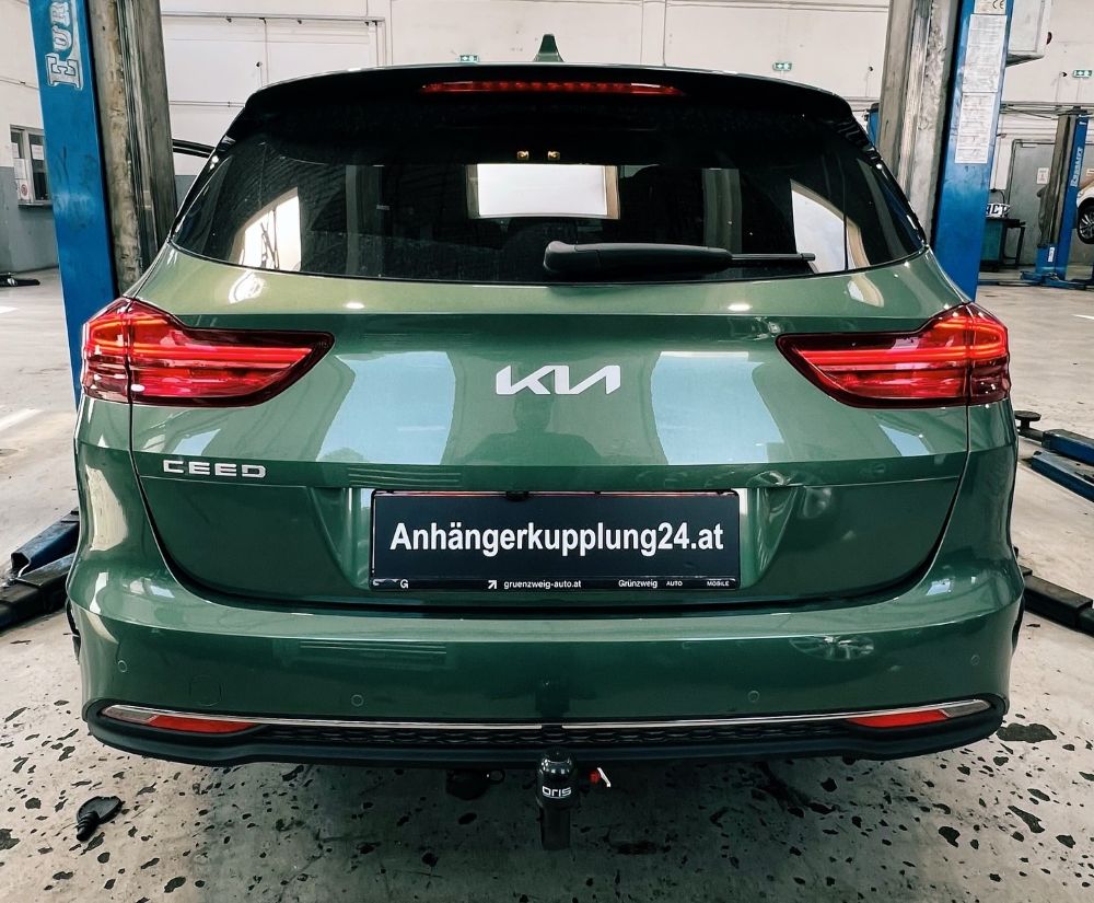 Nachrüstung einer abnehmbaren ORIS Anhängerkupplung am Kia CEED Sportswagon