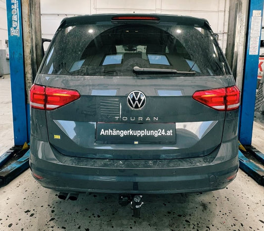 Nachrüstung einer starren ORIS Anhängerkupplung am VW Touran