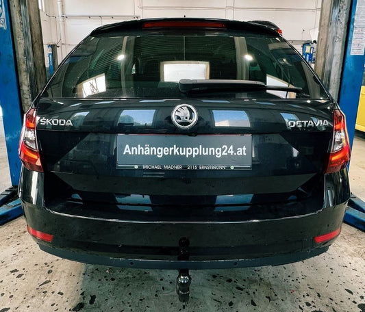 Schwenkbare VAPOS Anhängerkupplung für den Skoda Octavia III Combi
