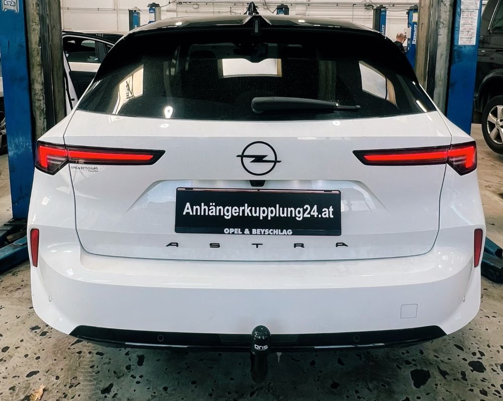 Nachrüstung einer abnehmbaren ORIS Anhängerkupplung am Opel Astra L Sports Tourer