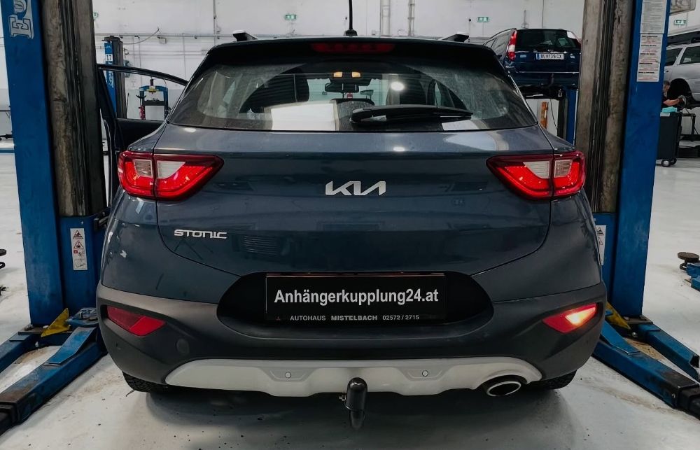 Nachrüstung einer starren AUTO-HAK Anhängerkupplung am KIA Stonic
