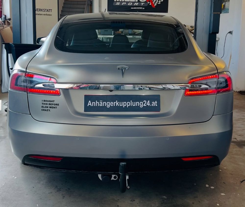 Nachrüstung einer abnehmbaren Anhängerkupplung am Tesla Model S – professionelle Lösung von AHK24.at