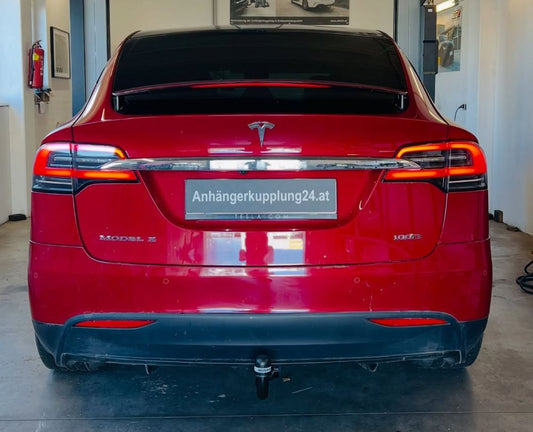 Nachrüstung einer abnehmbaren BOSSTOW Anhängerkupplung am Tesla Model X